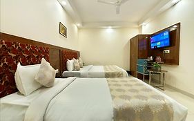 Hotel Emblem Suites- Near Delhi Airport