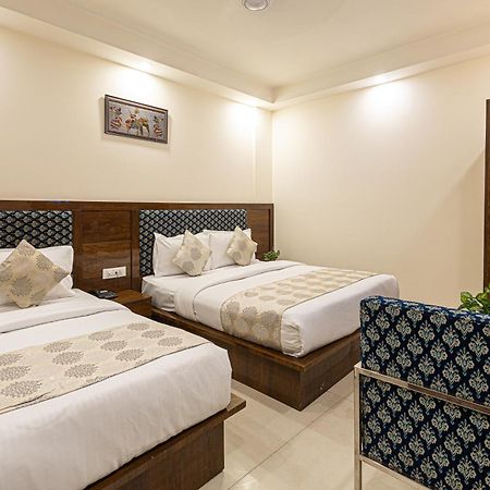Hotel Emblem Suites- Near Delhi Airport ニューデリー エクステリア 写真