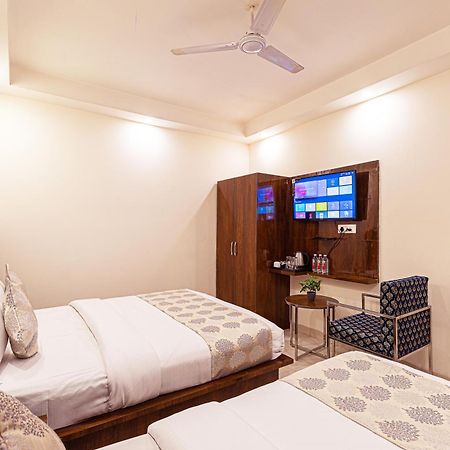 Hotel Emblem Suites- Near Delhi Airport ニューデリー エクステリア 写真