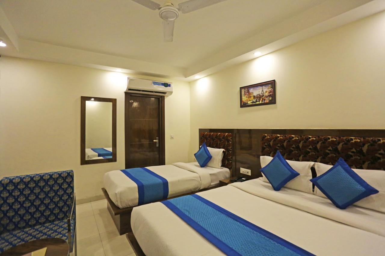 Hotel Emblem Suites- Near Delhi Airport ニューデリー エクステリア 写真