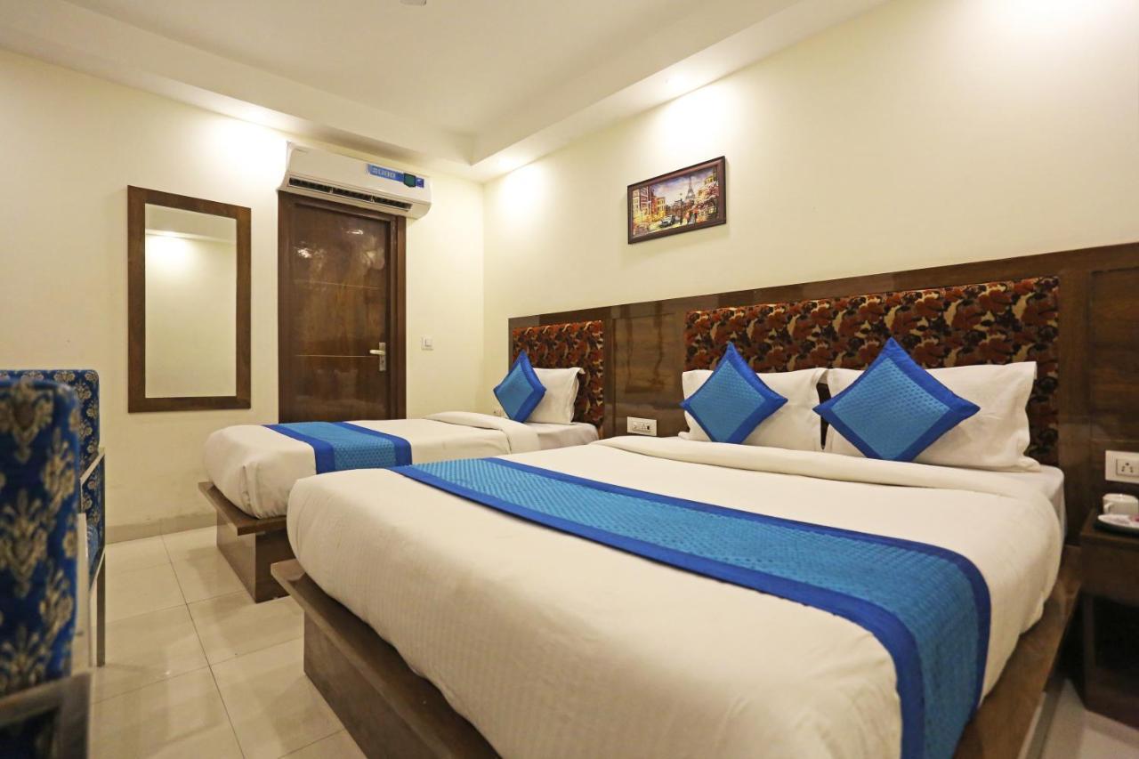 Hotel Emblem Suites- Near Delhi Airport ニューデリー エクステリア 写真