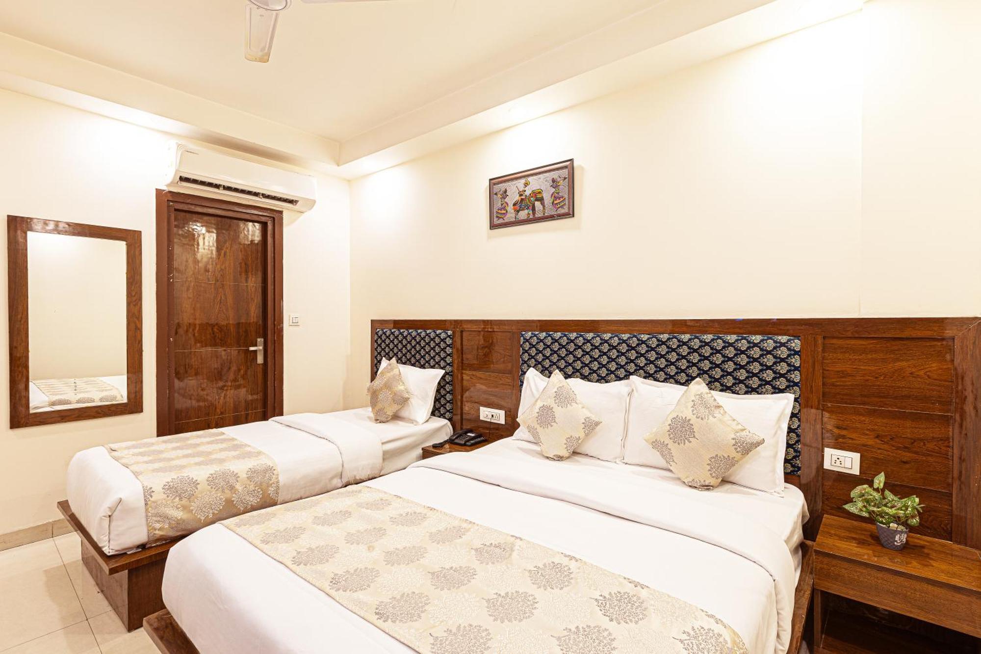 Hotel Emblem Suites- Near Delhi Airport ニューデリー エクステリア 写真