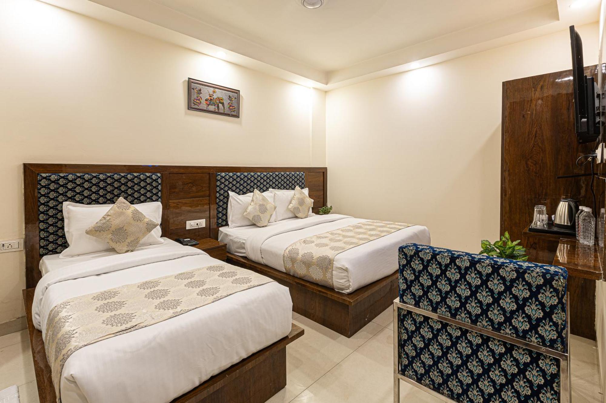 Hotel Emblem Suites- Near Delhi Airport ニューデリー エクステリア 写真