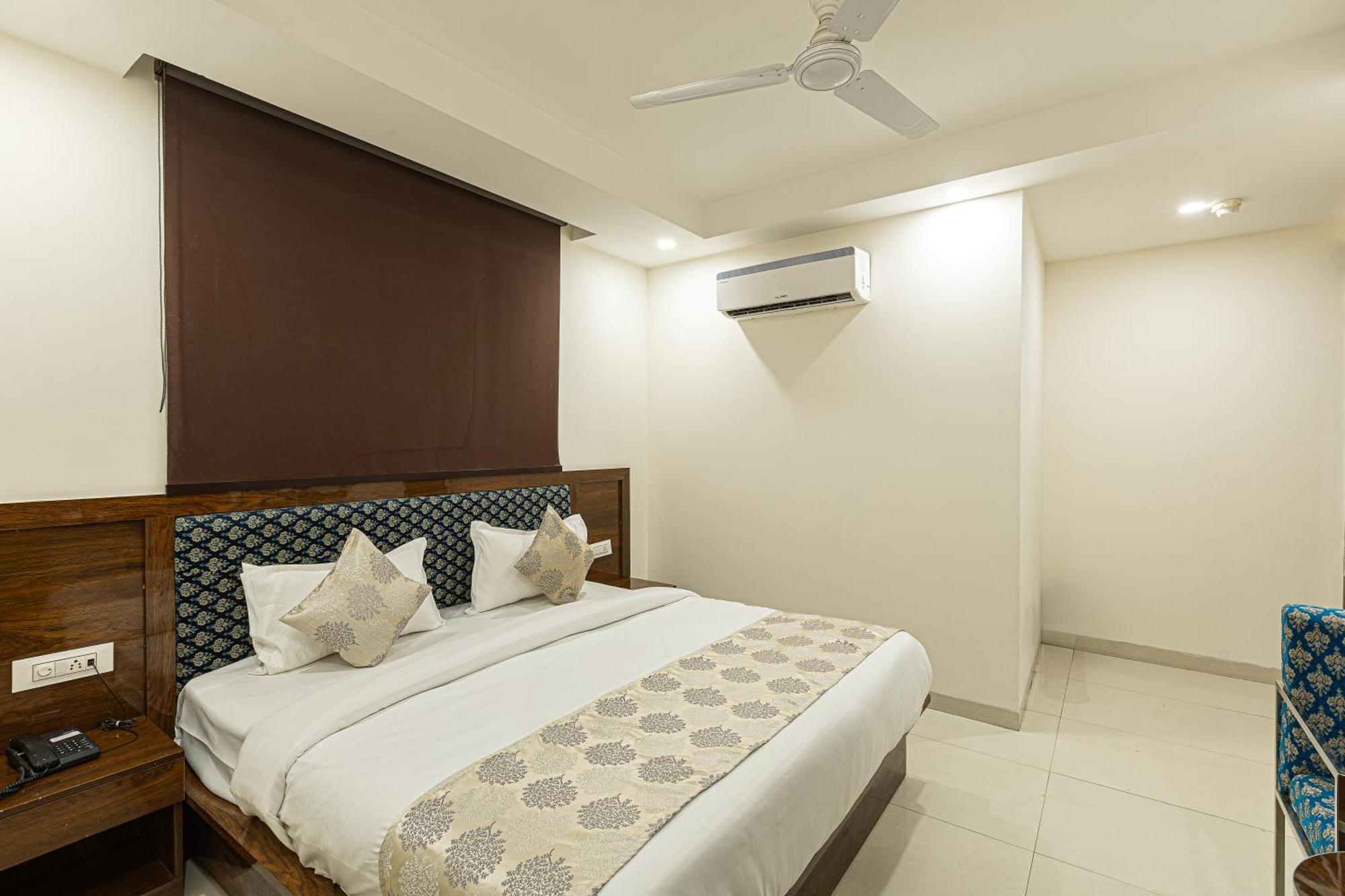 Hotel Emblem Suites- Near Delhi Airport ニューデリー エクステリア 写真