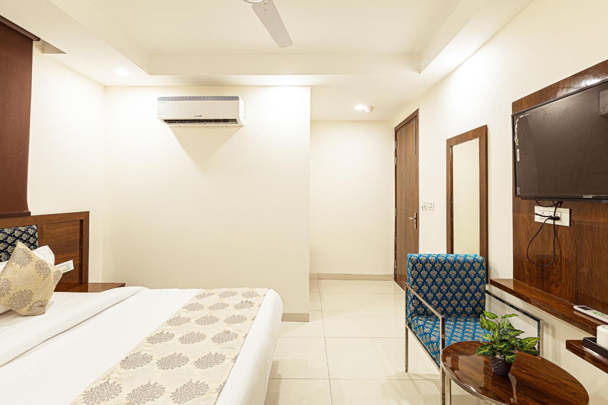 Hotel Emblem Suites- Near Delhi Airport ニューデリー エクステリア 写真